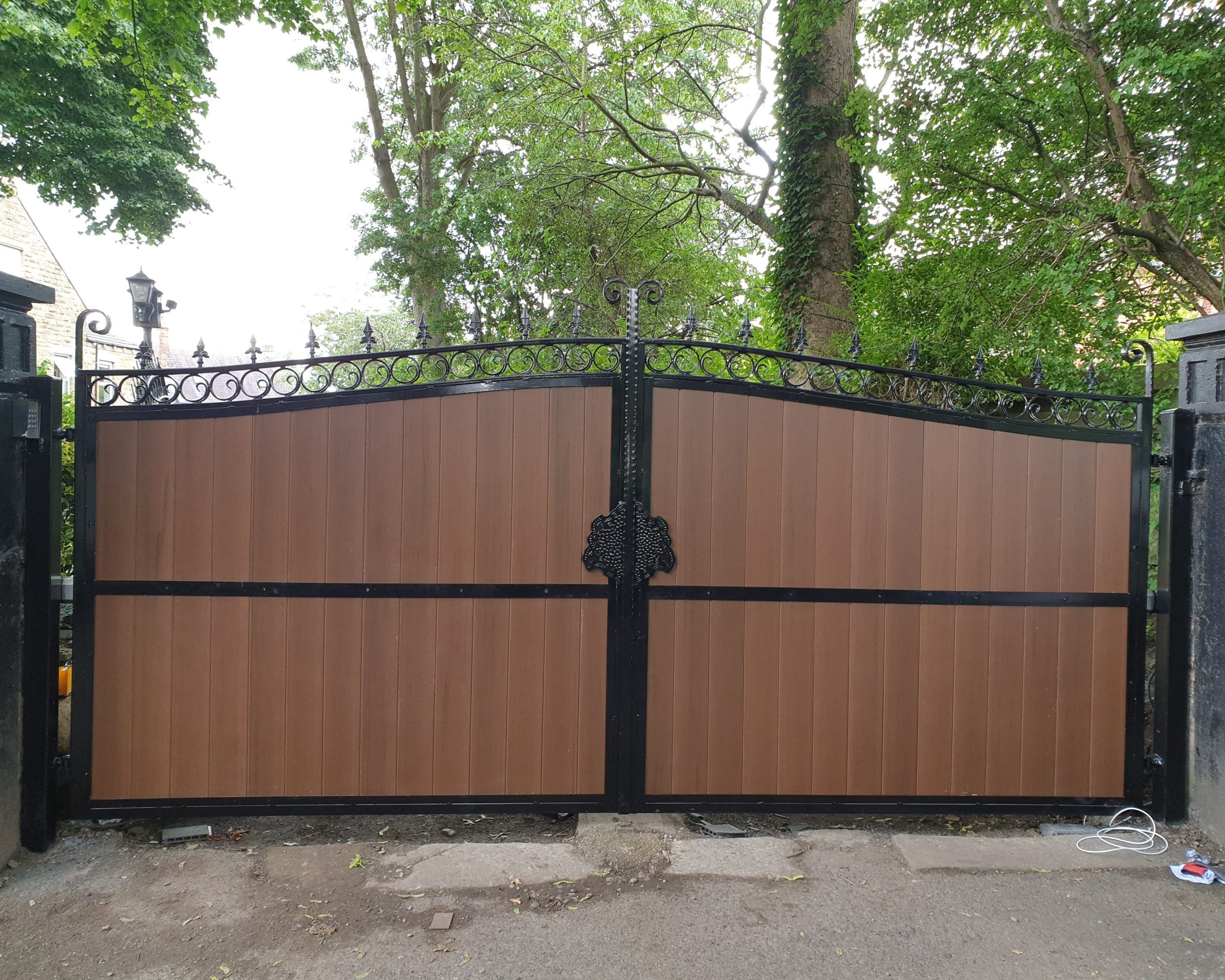 Wooden Modern Automatic Gate in Brown