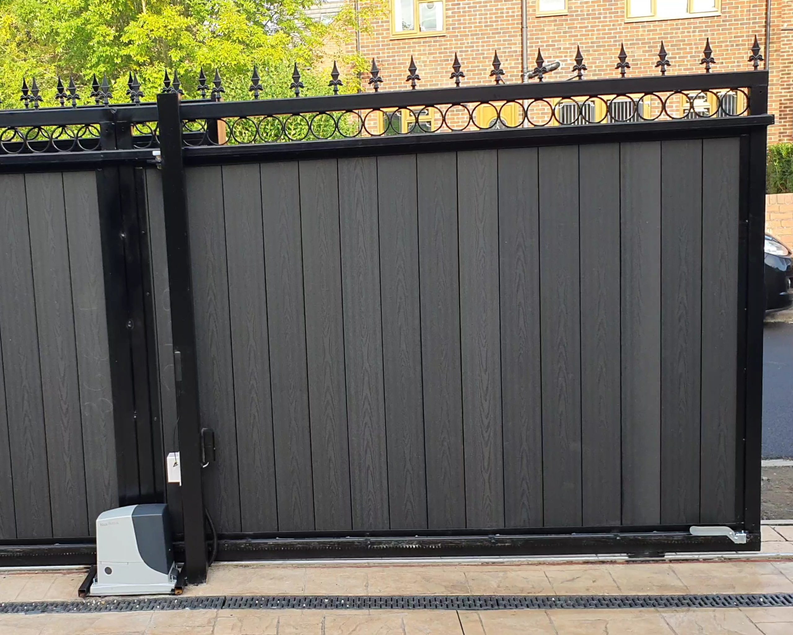 Wooden Modern Automatic Gate in Brown